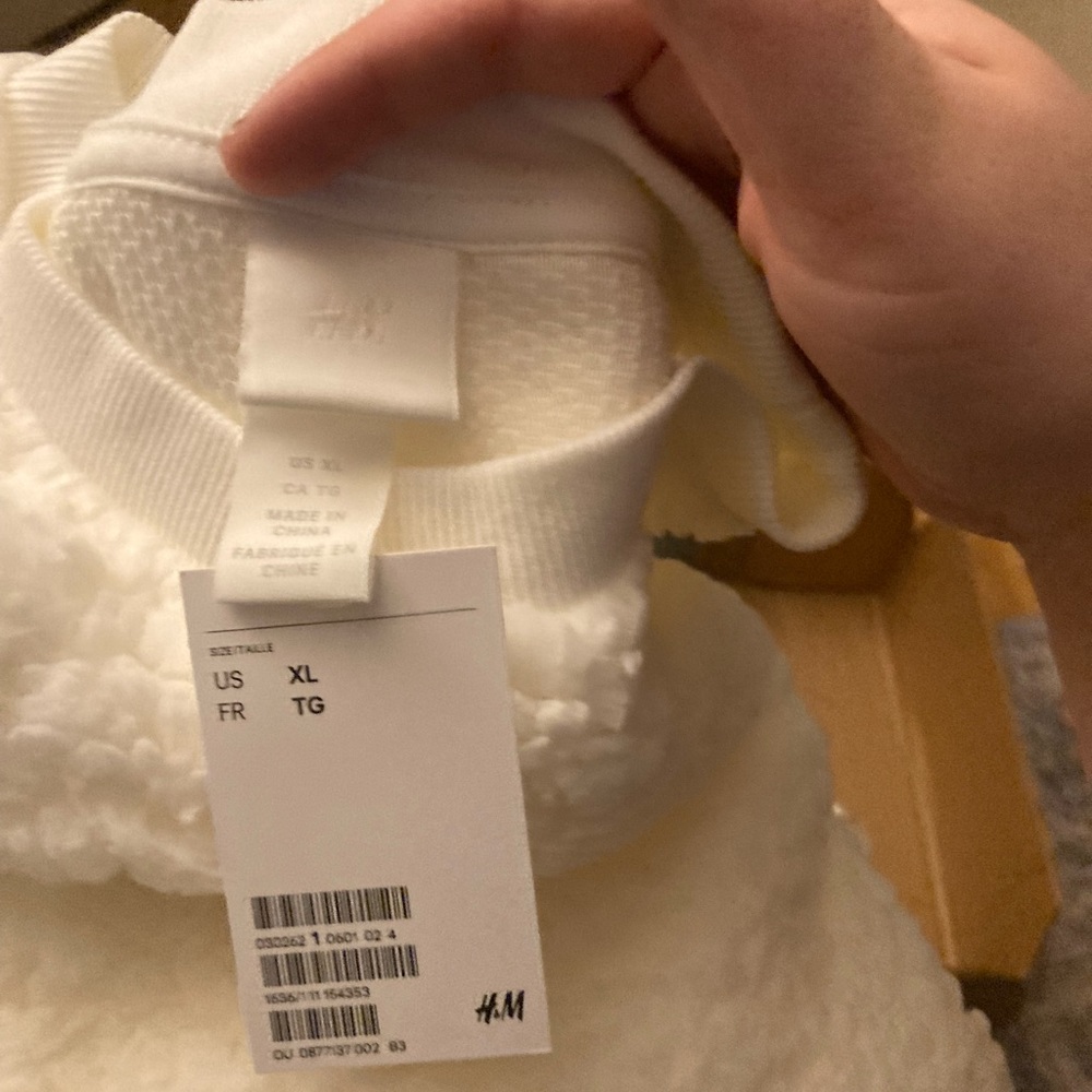 Never worn shearling white long sleeve sweater tee H&M